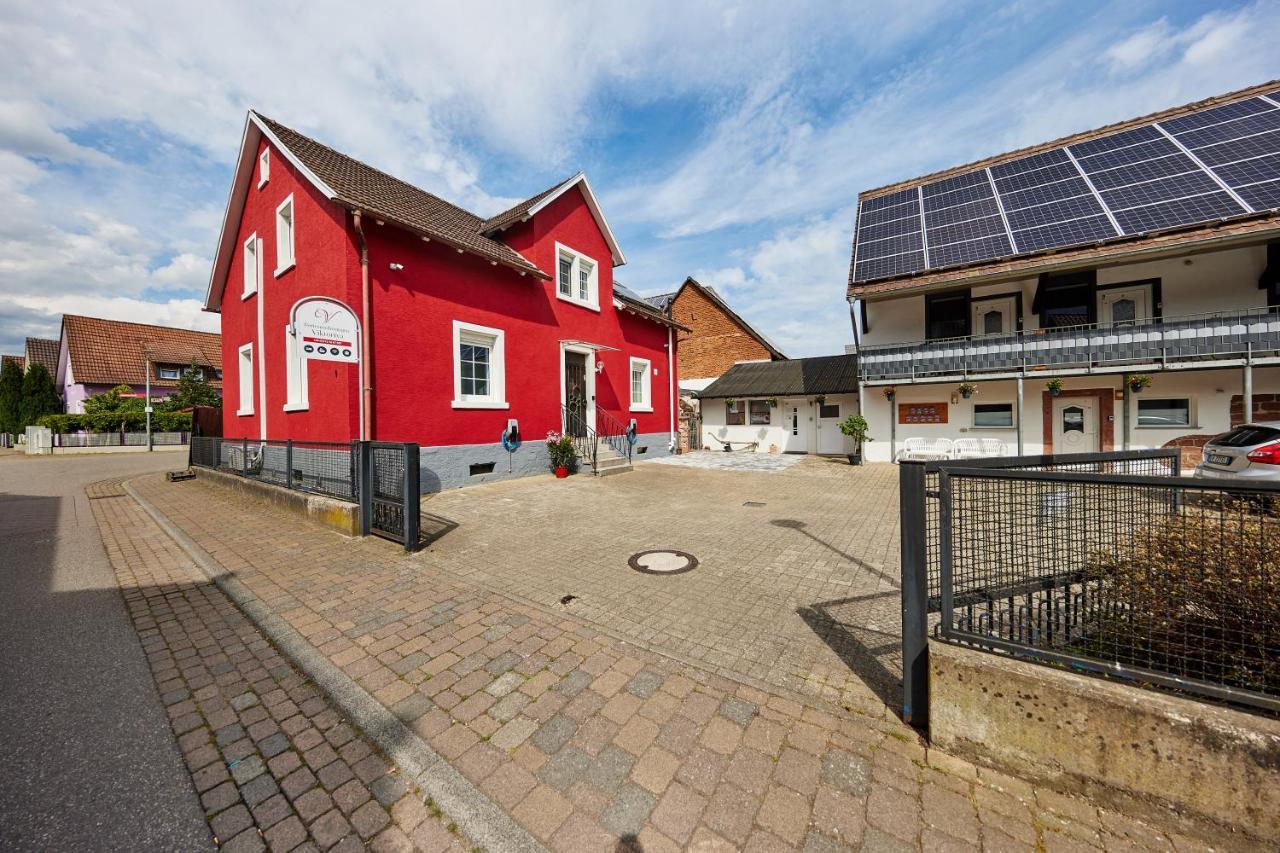 Gaestehaus Viktoriya Nur Wenige Minuten Zum Europa-Park Rust Exterior photo